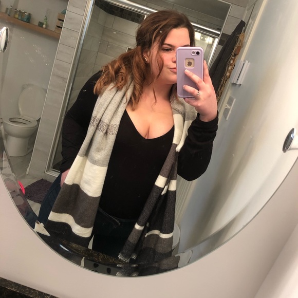 Meet your Posher, Taylor - Picture 1 of 1